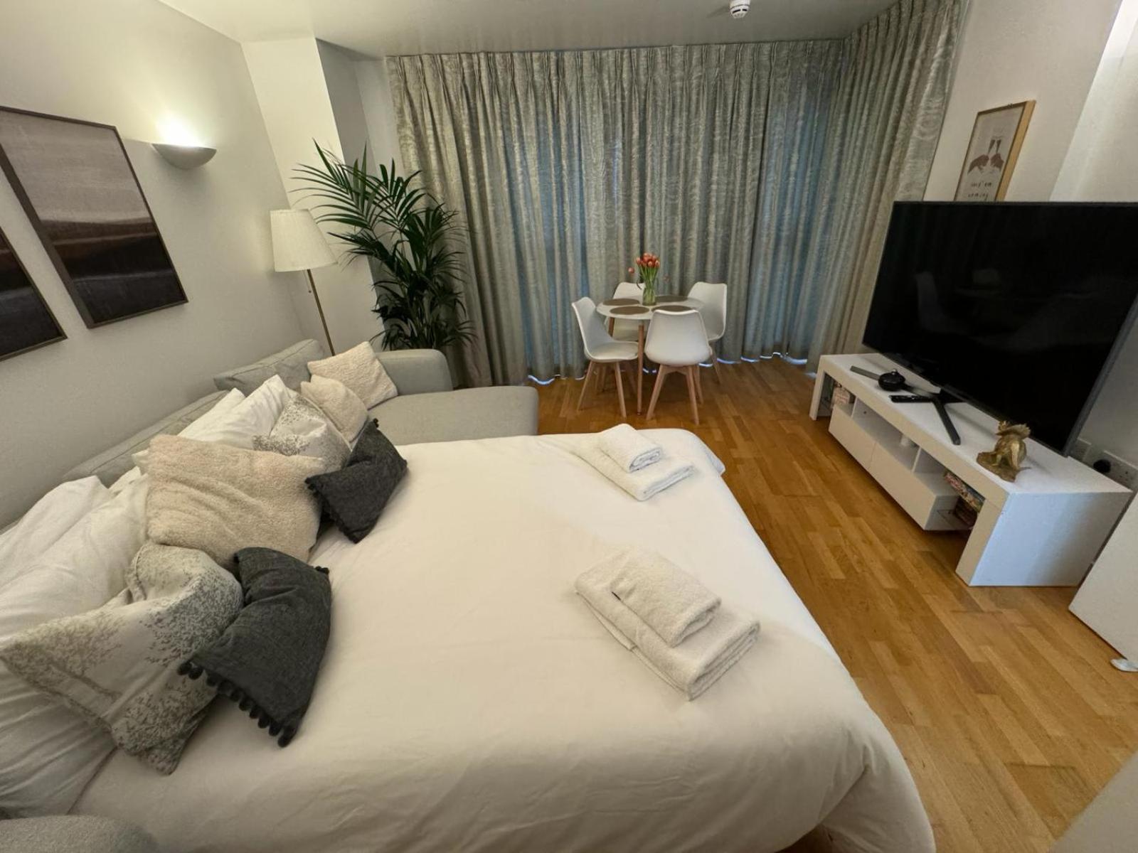 Luxury Apartment In Canary Wharf Лондон Экстерьер фото